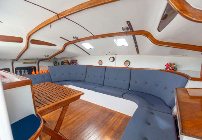 King 7 Catamaran Exterior