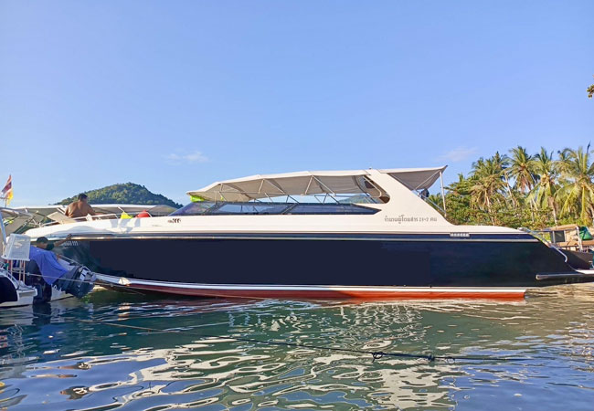 Por Speedboat Exterior