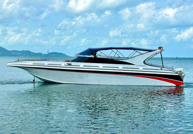 Lucky Speedboat Exterior